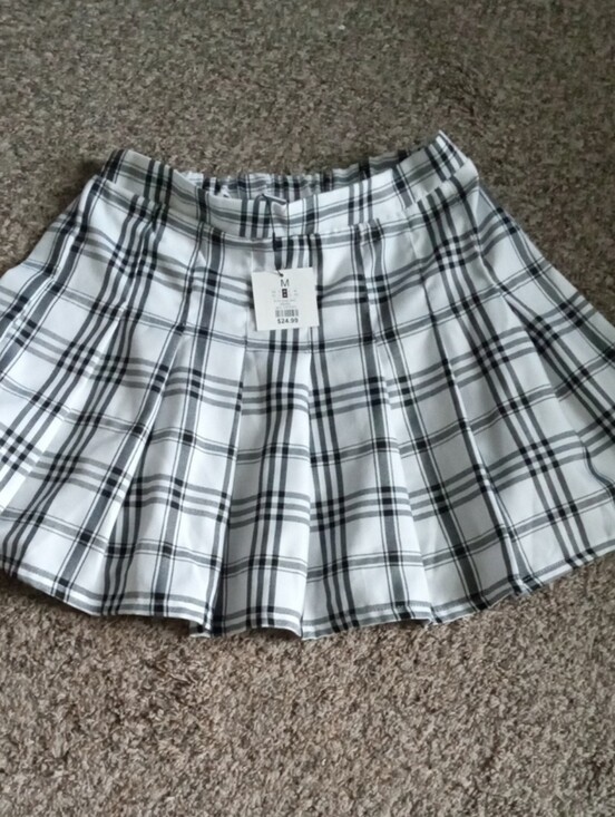 Charlotte Russe Dresses & Skirts - Charlotte Russe Black & White Plaid Pleated Skater Skirt